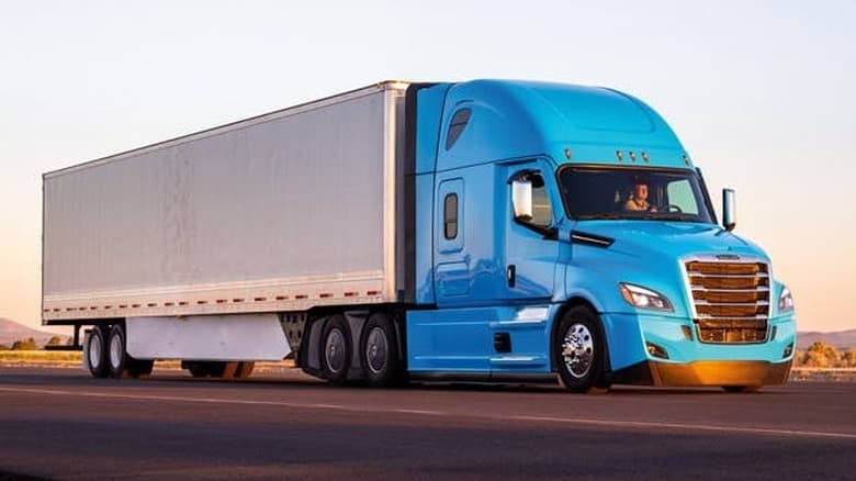 Overnight Truck Parking: How to Find Safe Spots Every Night